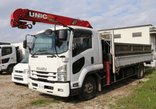いすゞ4トン車(ユニック付き)